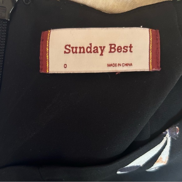 Aritzia Sunday Best black floral lined shorts with ruffled leg edges. Size 0 - Picture 4 of 7